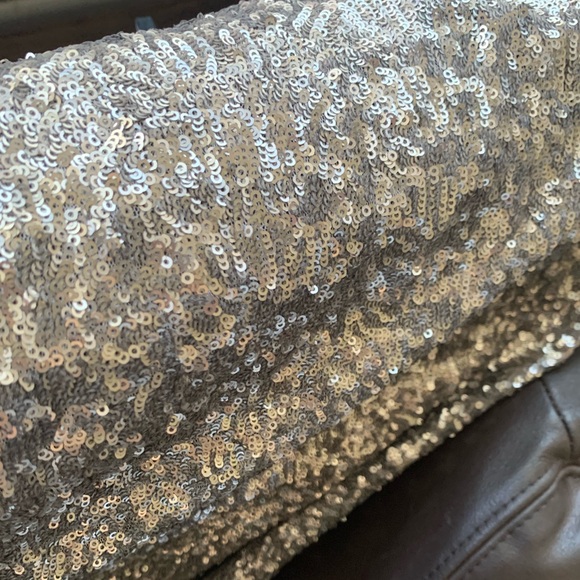 LIKE NEW THEORY Silver Sequin Tank, sz Large (also fits medium) - Picture 6 of 10